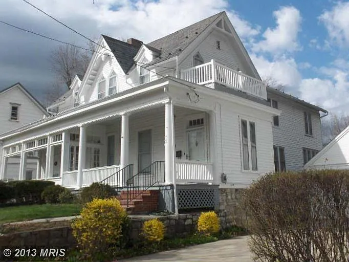 504 W Burke St photo 1