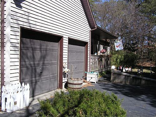 2nd image of 109 Barretts Ave
