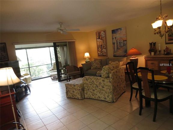 5th image of 400 Carriage House Ln APT 101