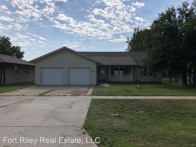 205 Whiting St, Milford, KS, 66514