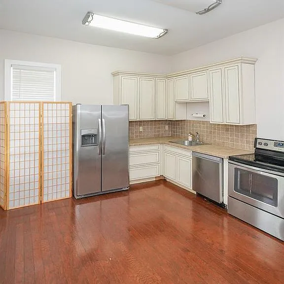 333 S Plant Ave — Photo 48