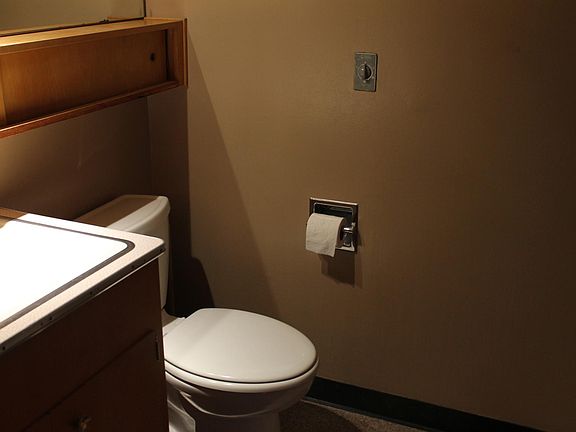 Hallway full bath with tub