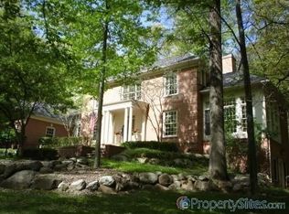 12171 Indian Oak Dr, Fenton, MI 48430