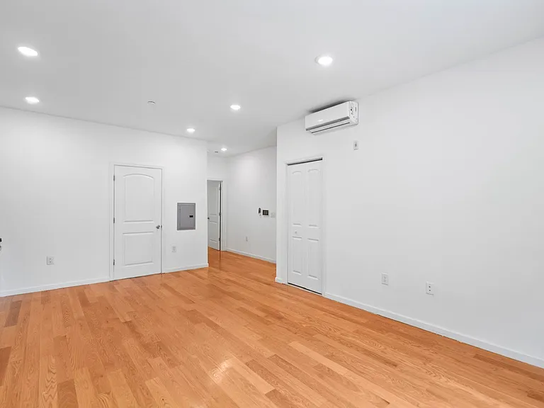 60 Cottage St #1A — Photo 4