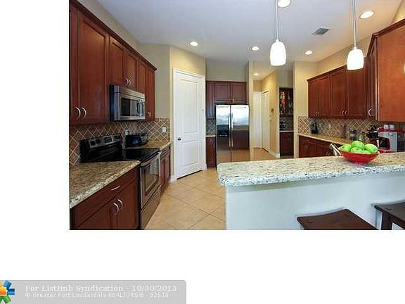 4th image of 7625 NW 111th Mnr