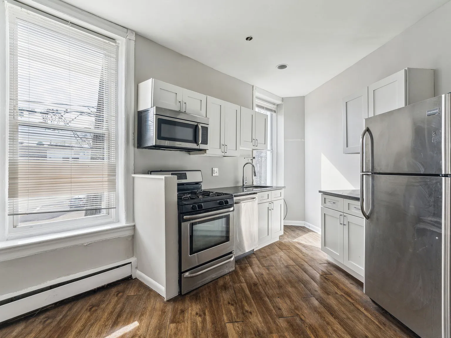 2 bed, 800 sqft, $1,490 — Photo 1