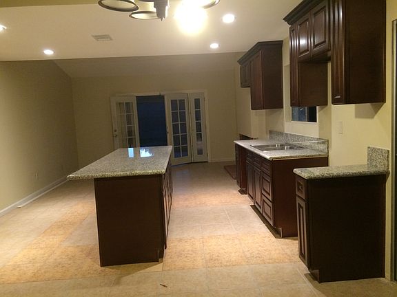 3rd image of 2728 Annapolis Cir