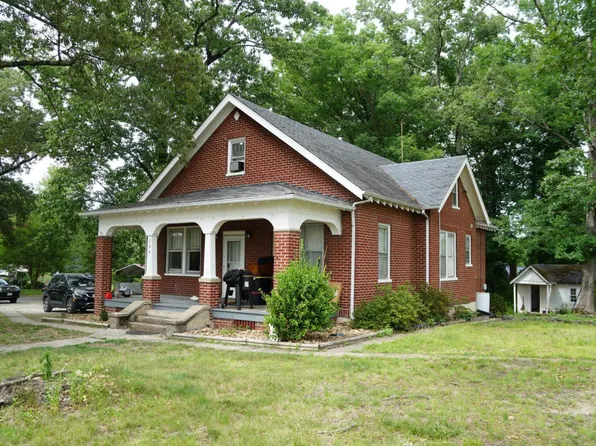 704 Lynchburg Ave, Brookneal, VA 24528