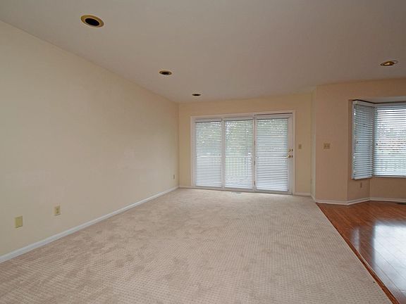 5th image of 23 Iron Woods Dr