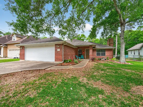 1017 Pin Oak Dr, Dickinson, TX 77539