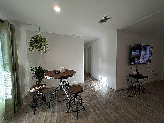 4th image of 21 Liberty Cir
