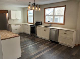 2207 76th Avenue Dr SW, Cedar Rapids, IA 52404