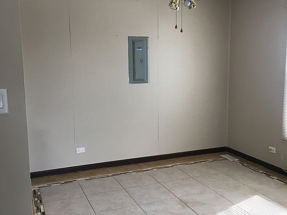 5th image of 609 Academy Ct