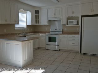 142 Dana Dr, Ray City, GA 31645
