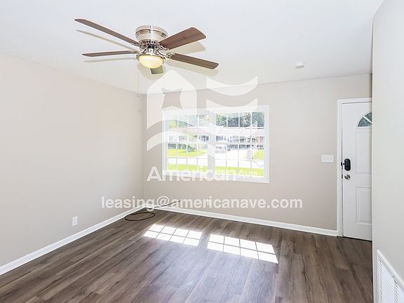 870431_002_wm_-_living_room_13159776.jpg