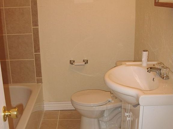 5th image of 827 NW 17th St
