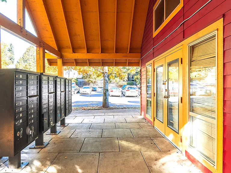 INCOME RESTRICTED Affordable Apartments in Hazelwood! — Photo 41