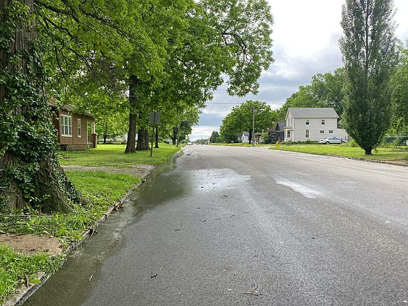 4th image of 1322 Crawford Ave