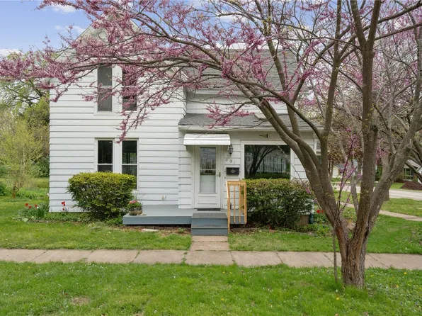 401 3rd St NW, Mount Vernon, IA 52314