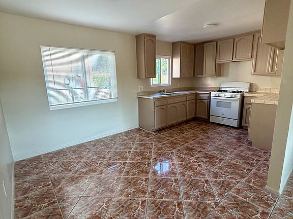 Kitchen/ dining room area