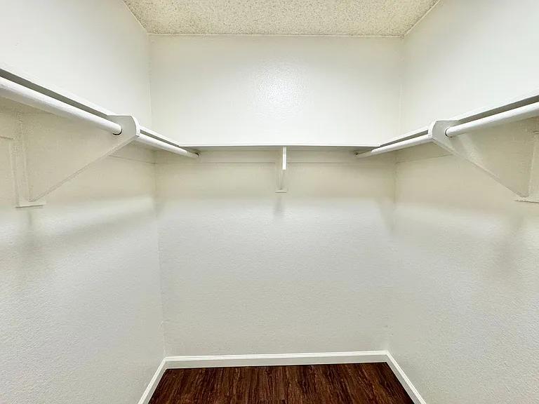 Daisy Apartments — Photo 11