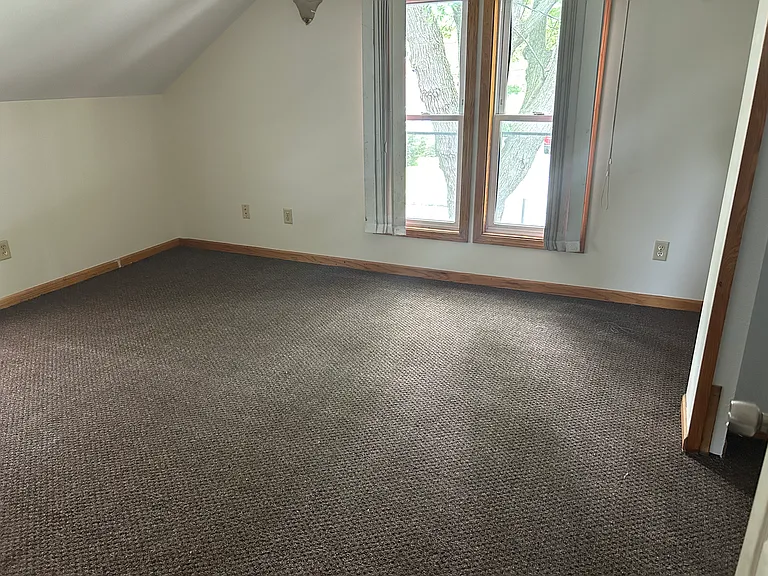 1613 Bay St — Photo 4