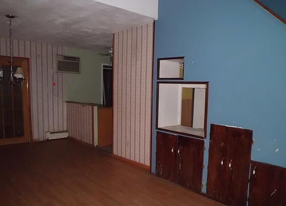 5th image of 32 Harford Dr