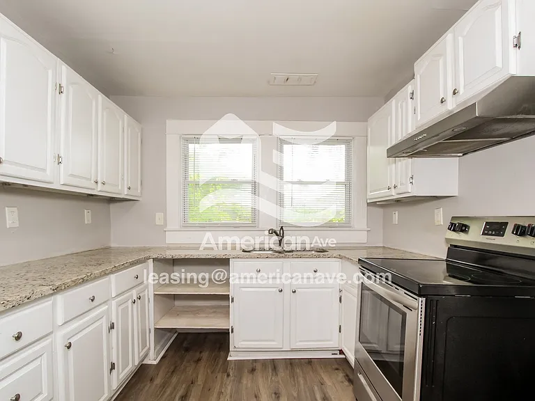 1021731_005_kitchen_5.jpg