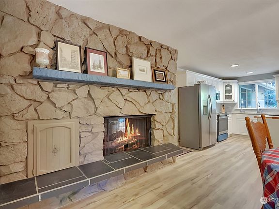 5th image of 2095 Lakemoor Drive SW