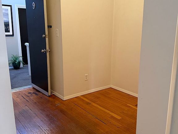 5th image of 1050 N 36th St #9