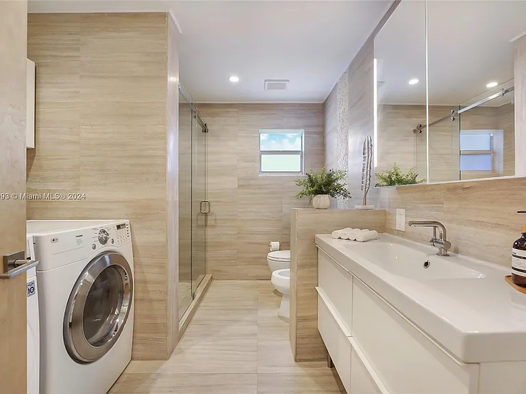 5910 N Bayshore Dr — Photo 24