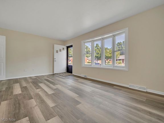 2nd image of 885 Livermore Ln
