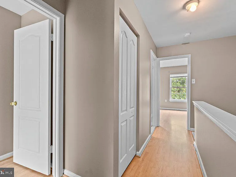 8 Wessex Ct — Photo 28