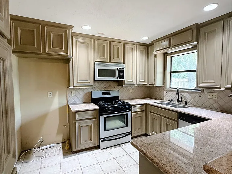 2706 Red Hill Dr — Photo 10