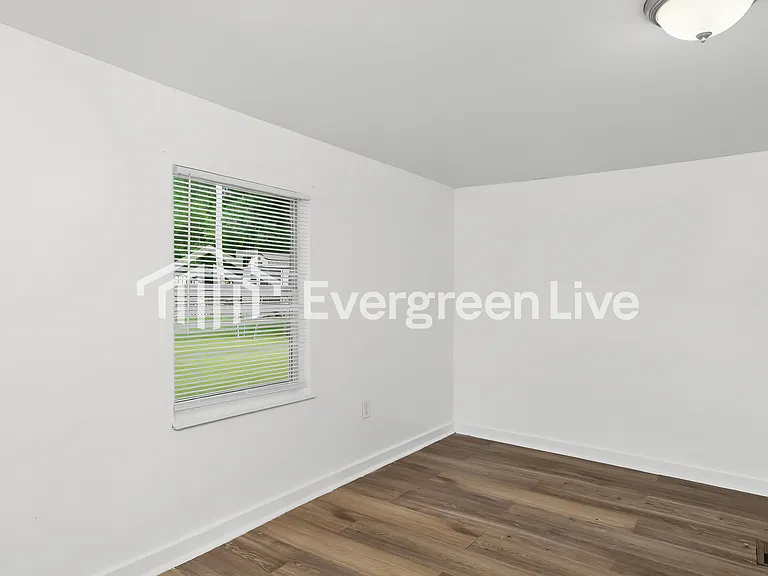 425 Lenard Ave — Photo 8
