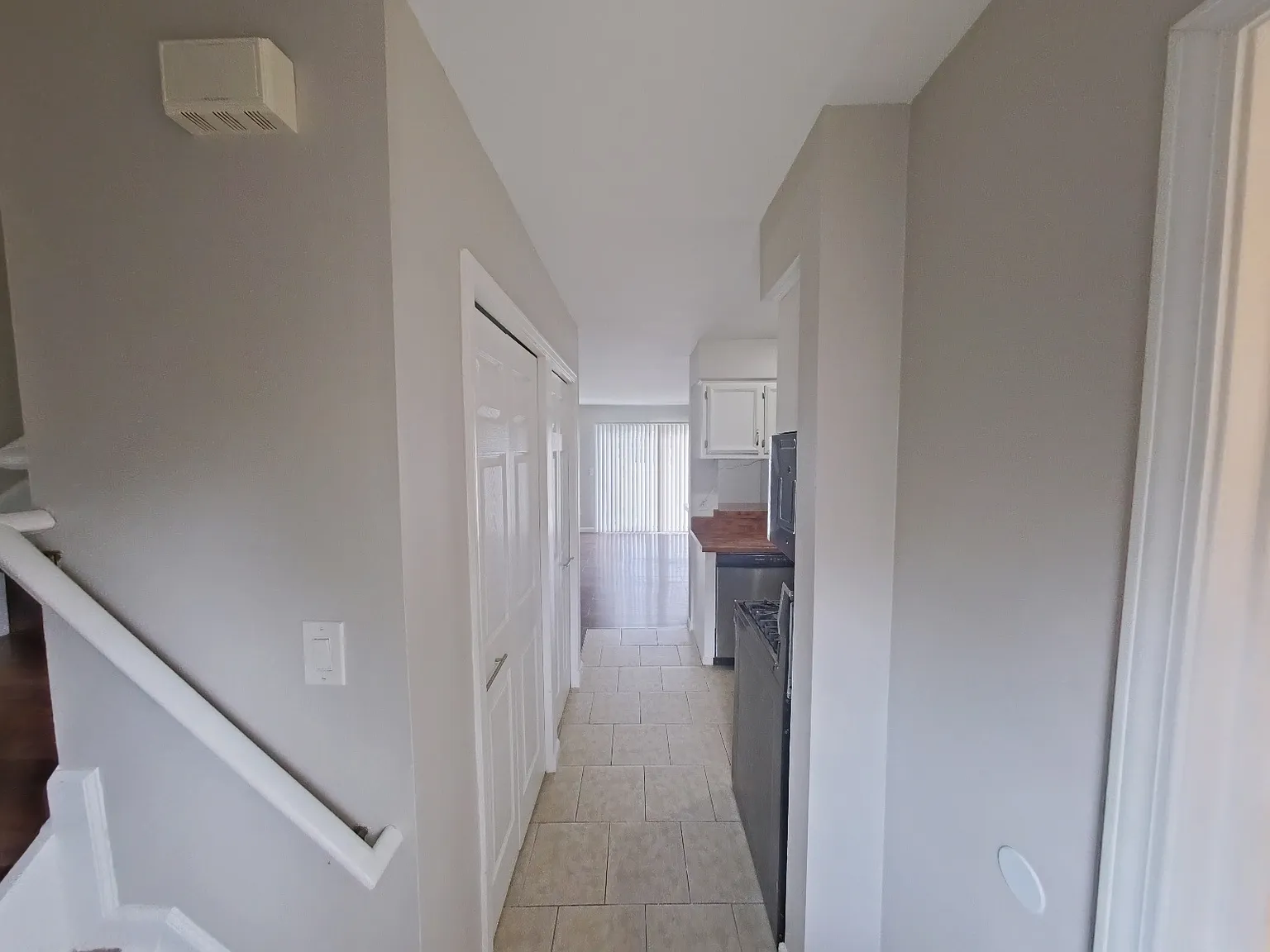 2 bed, 1.5 bath, 855 sqft, $1,395 — Photo 2