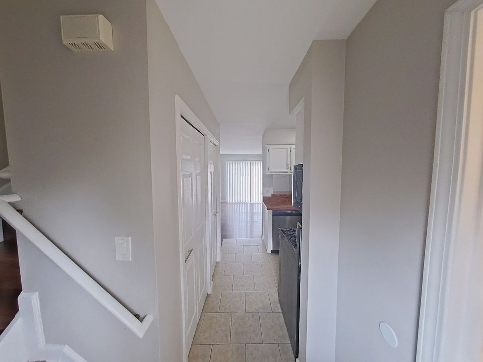 8445 Hickory Dr, photo 2
