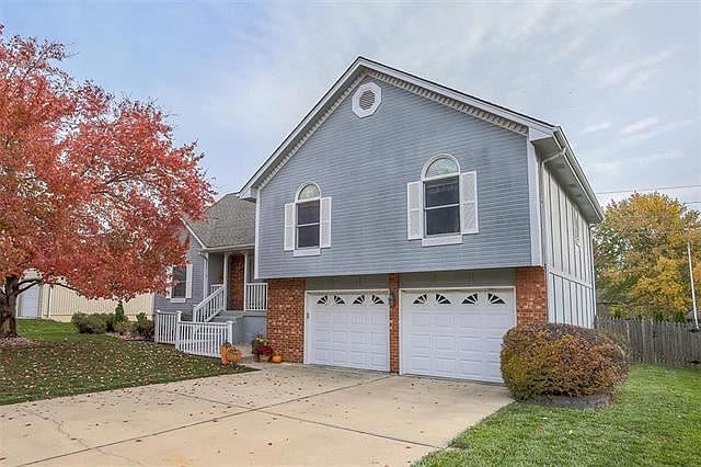 1st image of 531 NE Timbercreek Dr