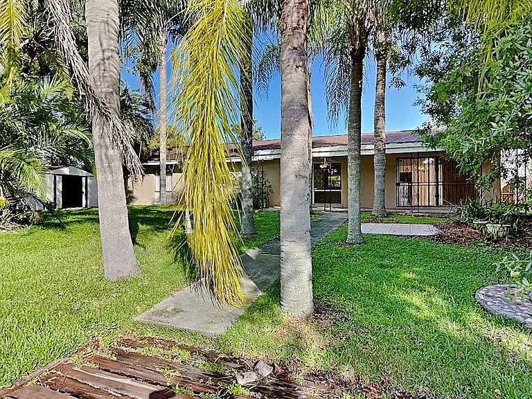 2512 Sea Breeze Ct — Photo 30