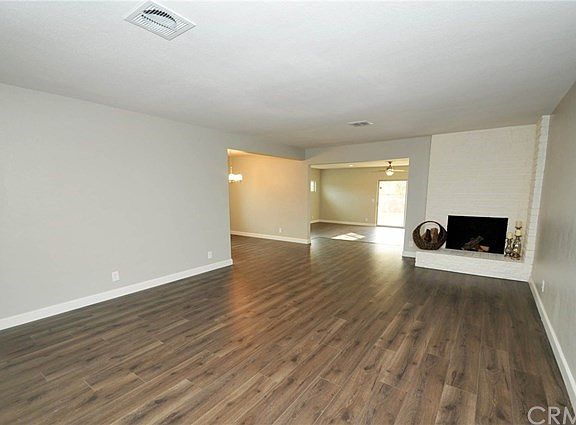 3rd image of 9646 Boxwood Ave
