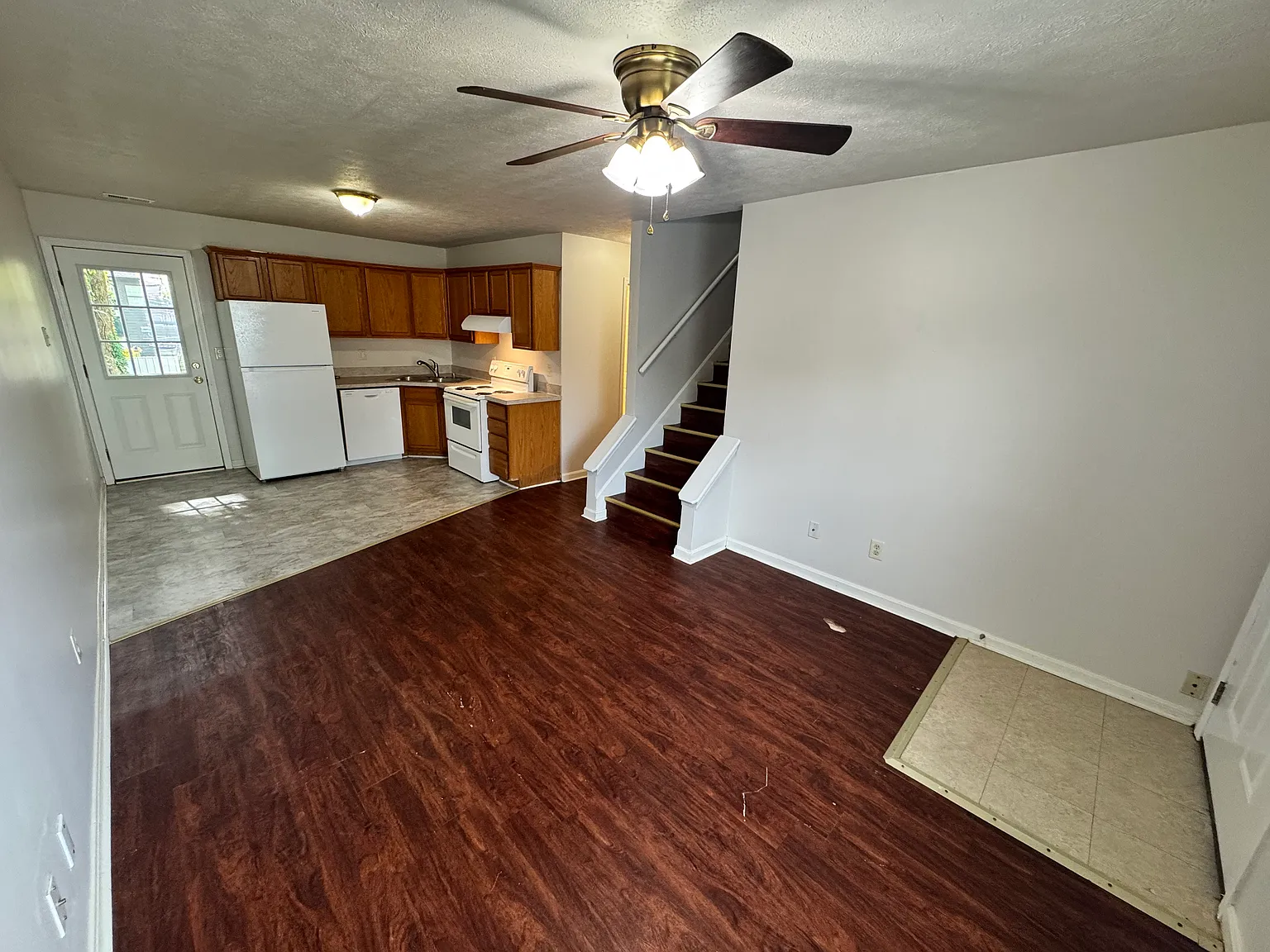 3 bed, 1040 sqft, $1,695 — Photo 2