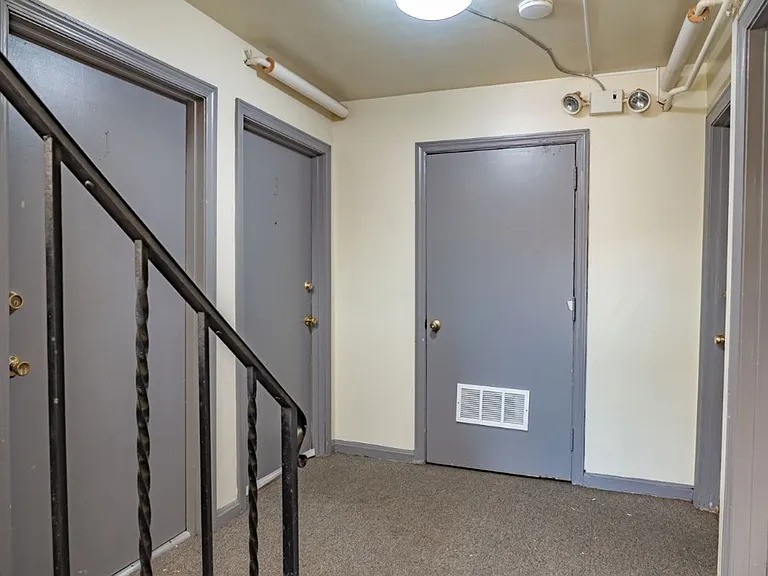 412 Volkert Pl — Photo 2