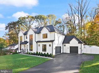 9205 Rosehill Dr, Bethesda, MD 20817