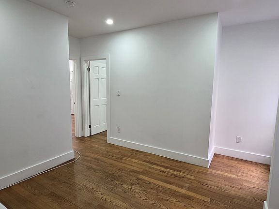 5th image of 69 Pinehurst Ave #2P