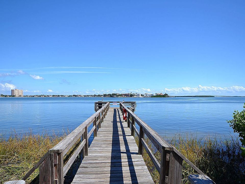Fishing Pier steps away