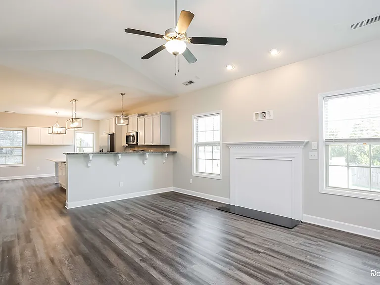 412 McCarthy Dr — Photo 8