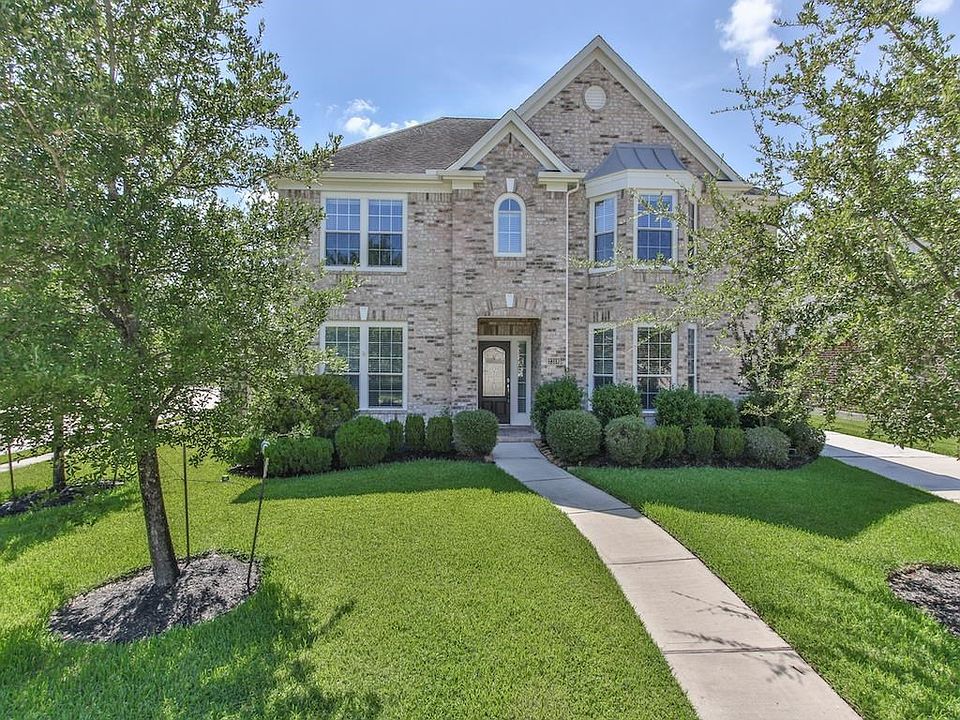 Beautiful 4 bedroom 3.5 bath home in Spring Trails