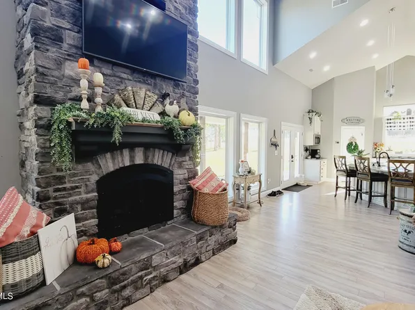 7698 Lipton Rd, Syracuse, MO 65354