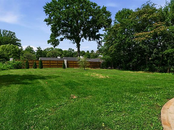 4th image of 1318 Cardinal Way