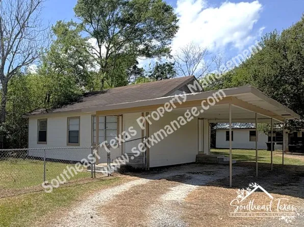 977 Center St, Bridge City, TX 77611